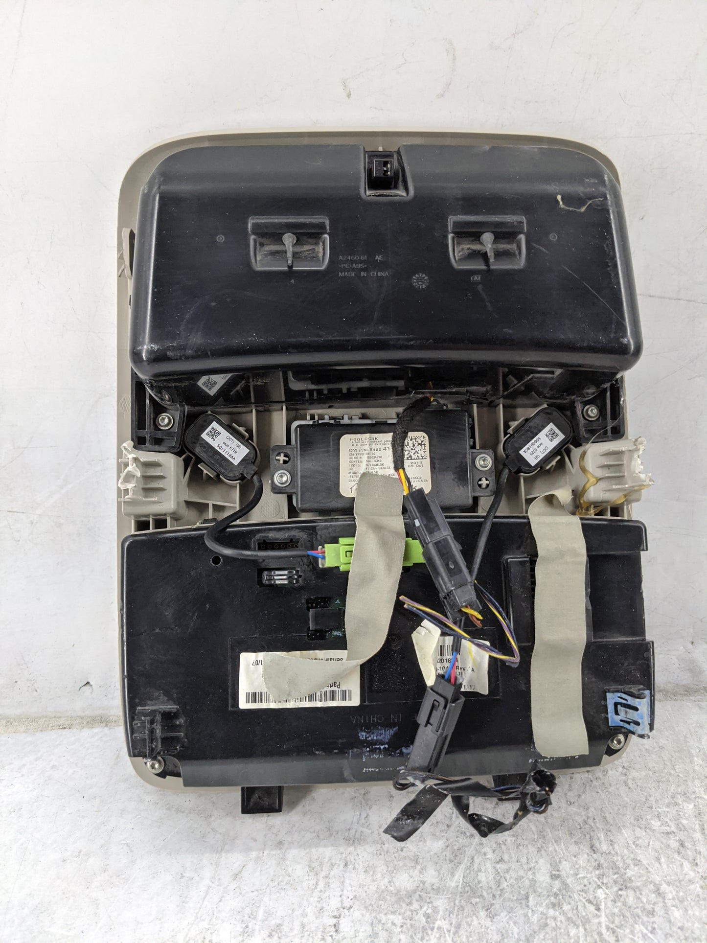 2019 Buick Regal Overhead Roof Console Beige - Oemusedautoparts1.com