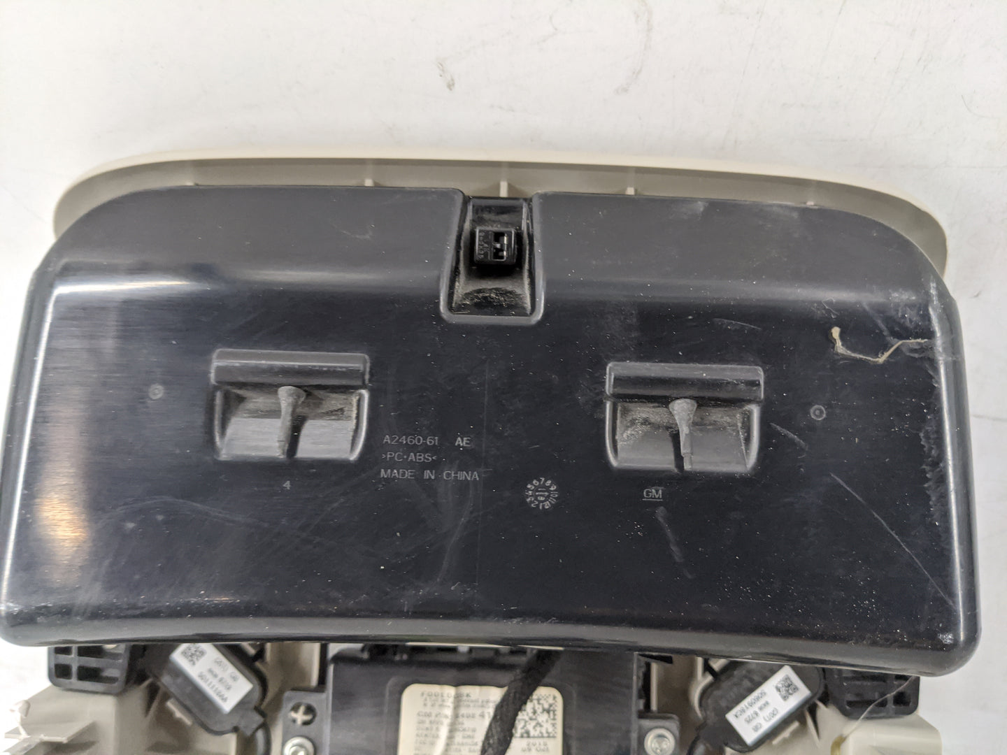 2019 Buick Regal Overhead Roof Console Beige - Oemusedautoparts1.com