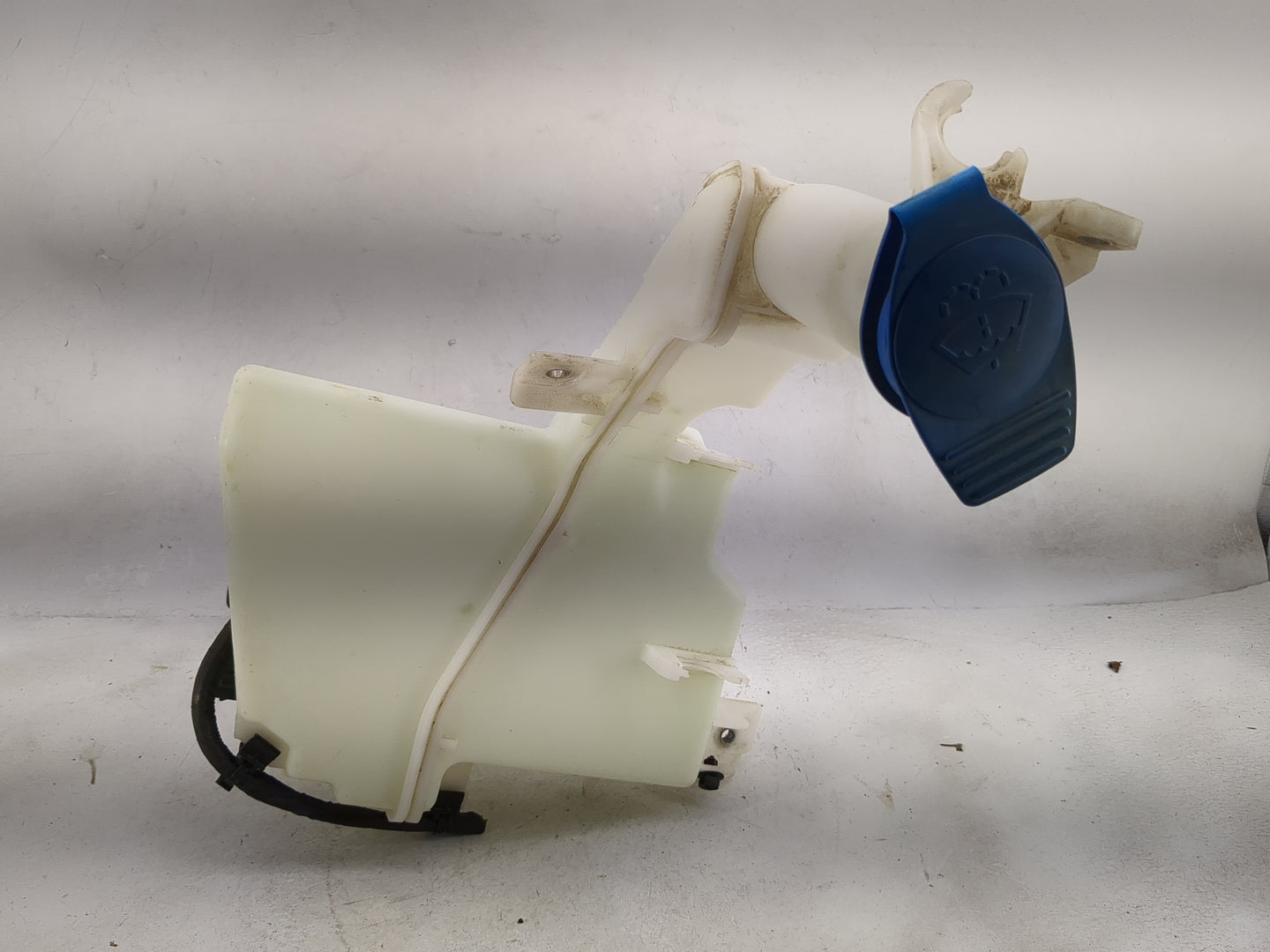 2019 Buick Regal Windshield Washer Fluid Reservoir Bottle - Oemusedautoparts1.com