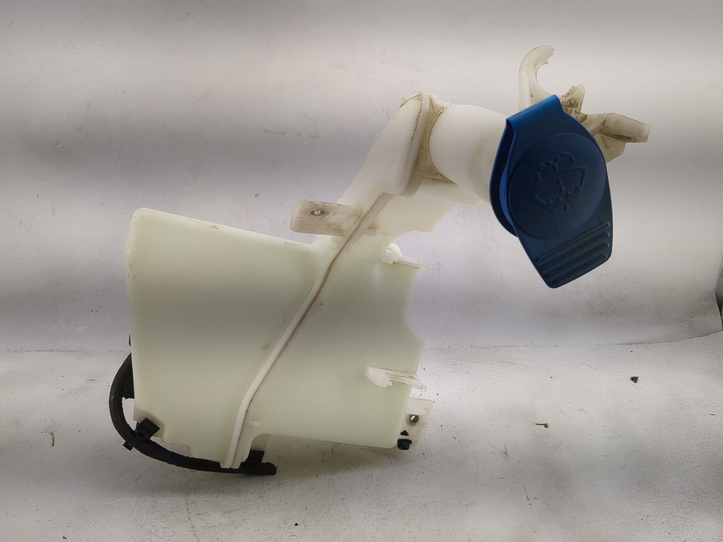 2019 Buick Regal Windshield Washer Fluid Reservoir Bottle - Oemusedautoparts1.com