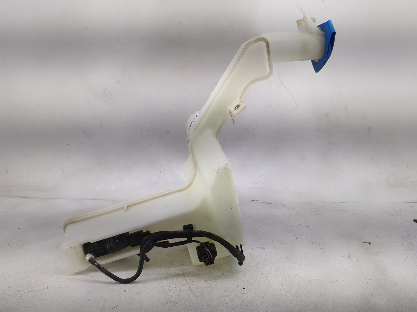 2019 Buick Regal Windshield Washer Fluid Reservoir Bottle - Oemusedautoparts1.com