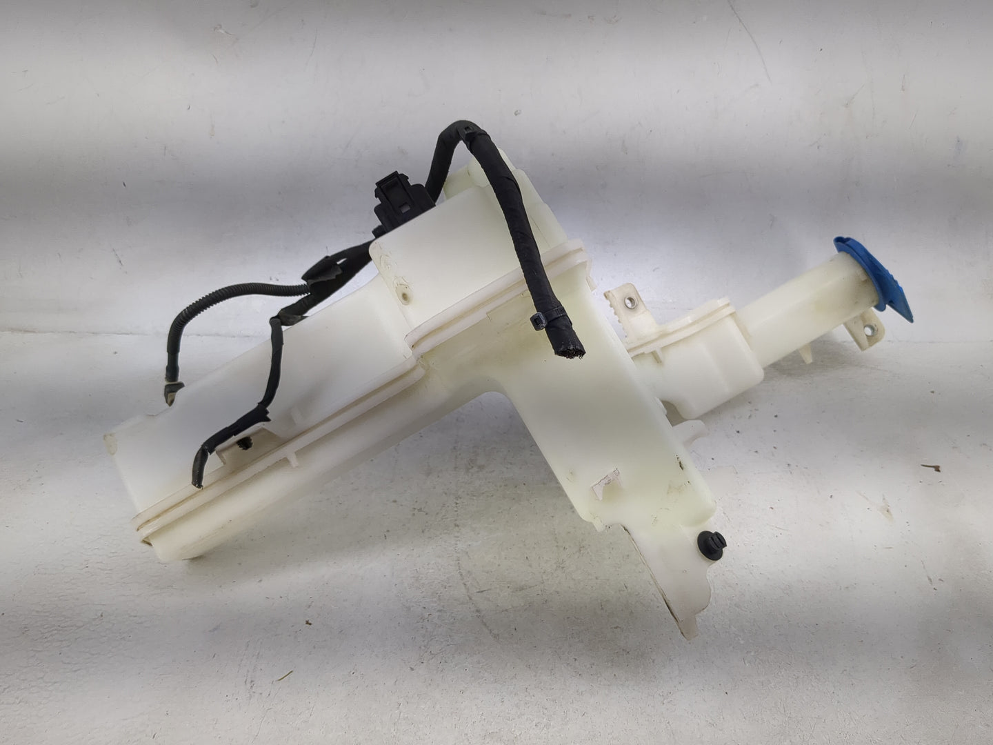 2019 Buick Regal Windshield Washer Fluid Reservoir Bottle - Oemusedautoparts1.com