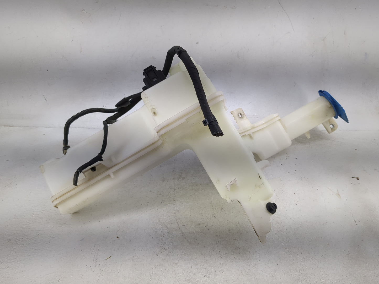 2019 Buick Regal Windshield Washer Fluid Reservoir Bottle - Oemusedautoparts1.com