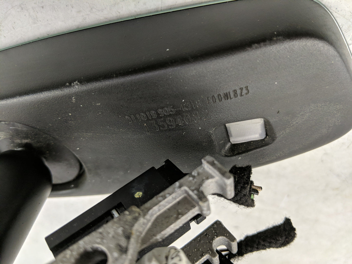2019-2020 Cadillac Xt4 Interior Rear View Mirror Replacement OEM P/N:13594082 Fits Fits 2017 2018 2019 2020 OEM Used Auto Pa