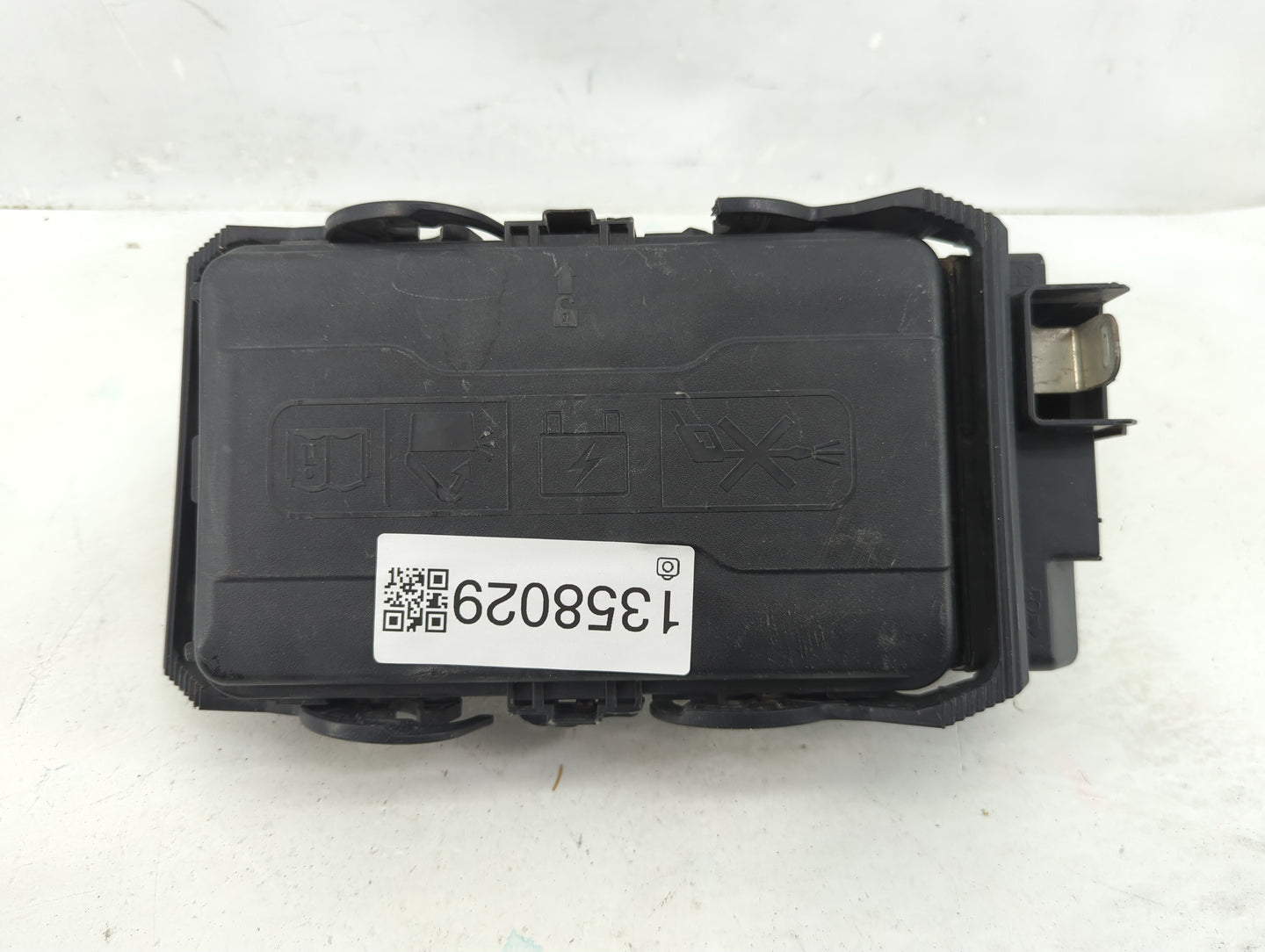 2019 Cadillac Xt4 Fusebox Fuse Box Panel Relay Module P/N:84557339 Fits OEM Used Auto Parts - Oemusedautoparts1.com