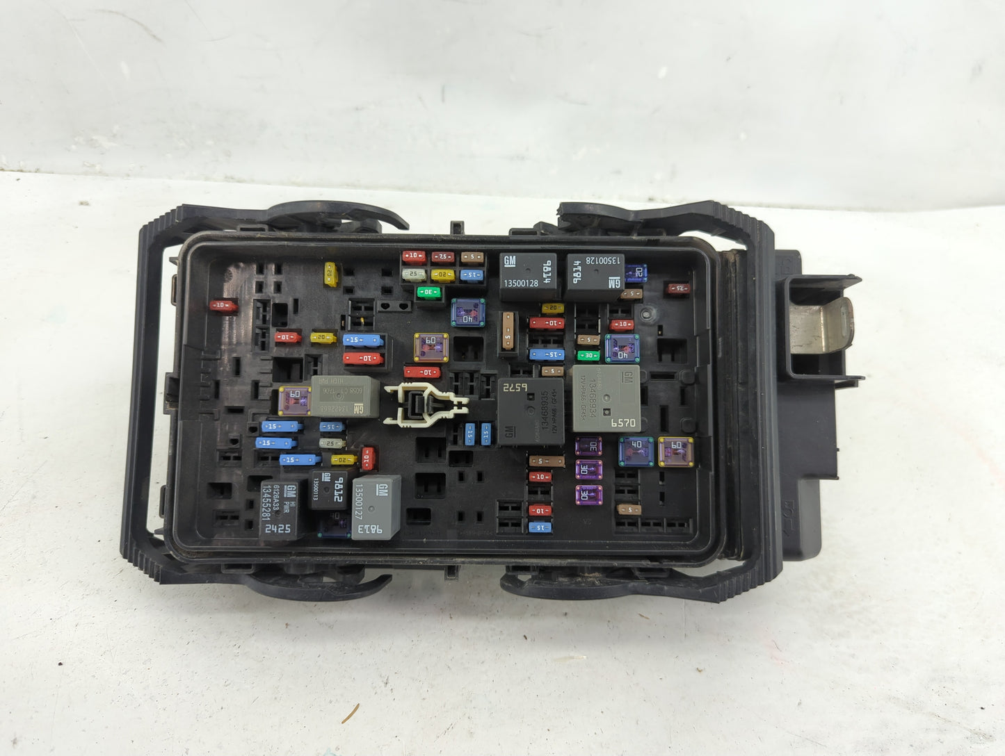 2019 Cadillac Xt4 Fusebox Fuse Box Panel Relay Module P/N:84557339 Fits OEM Used Auto Parts - Oemusedautoparts1.com