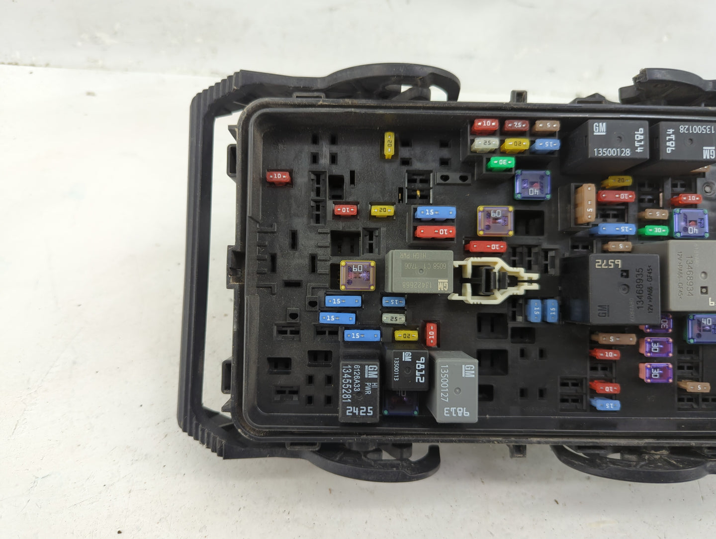 2019 Cadillac Xt4 Fusebox Fuse Box Panel Relay Module P/N:84557339 Fits OEM Used Auto Parts - Oemusedautoparts1.com