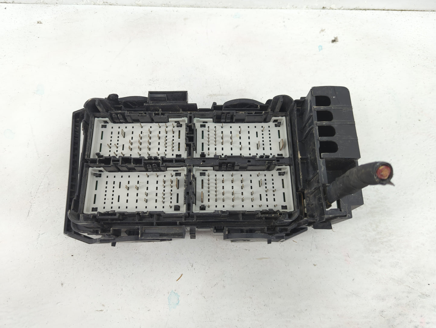 2019 Cadillac Xt4 Fusebox Fuse Box Panel Relay Module P/N:84557339 Fits OEM Used Auto Parts - Oemusedautoparts1.com
