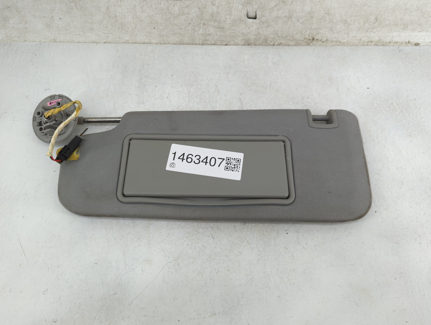 2019-2020 Cadillac Xt4 Sun Visor Shade Replacement Driver Left Mirror Fits Fits 2019 2020 OEM Used Auto Parts - Oemusedautop