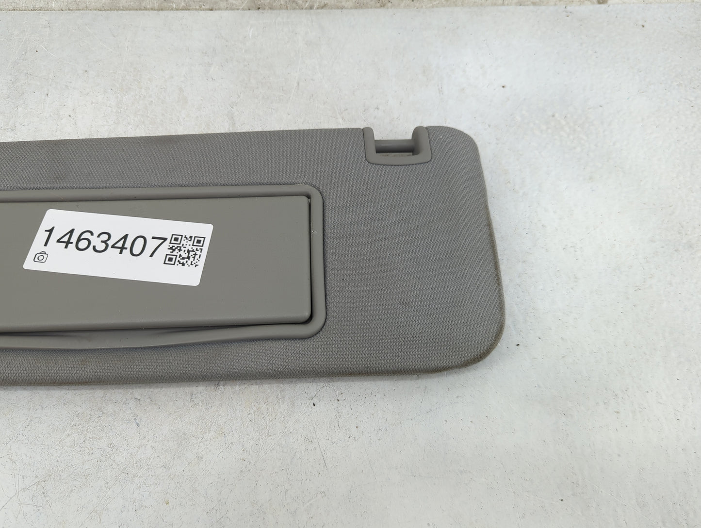 2019-2020 Cadillac Xt4 Sun Visor Shade Replacement Driver Left Mirror Fits Fits 2019 2020 OEM Used Auto Parts - Oemusedautop