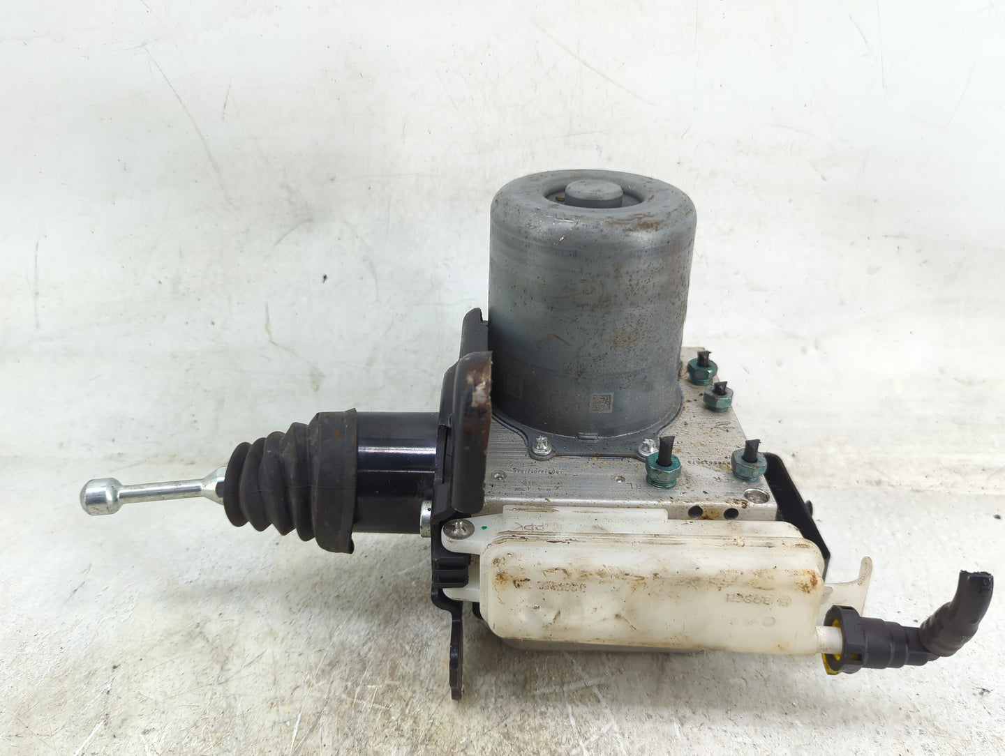 2019 Cadillac Xt4 ABS Pump Control Module Replacement Fits OEM Used Auto Parts - Oemusedautoparts1.com