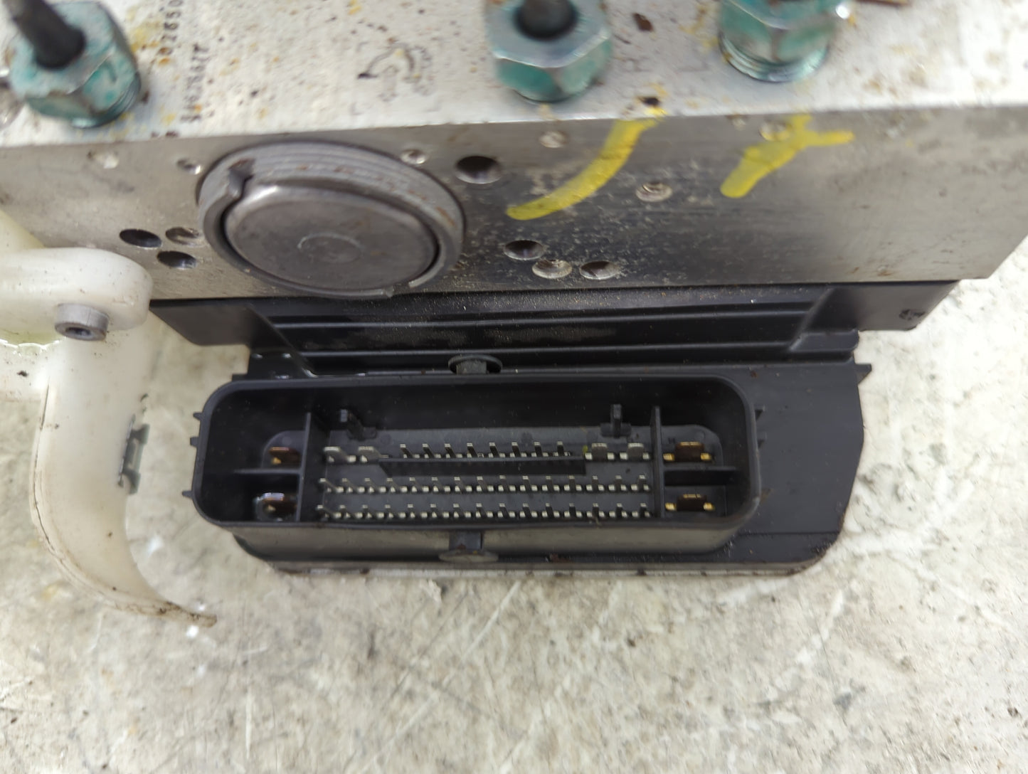 2019 Cadillac Xt4 ABS Pump Control Module Replacement Fits OEM Used Auto Parts - Oemusedautoparts1.com