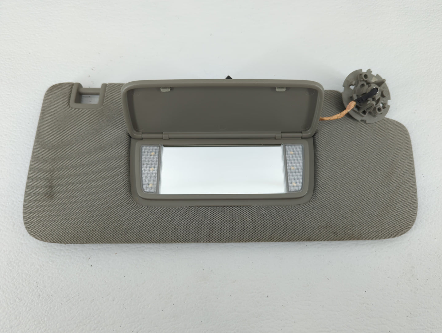 2019-2020 Cadillac Xt4 Sun Visor Shade Replacement Driver Left Mirror Fits Fits 2019 2020 OEM Used Auto Parts - Oemusedautop