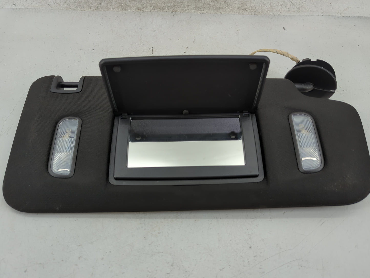 2017-2020 Cadillac Xt5 Sun Visor Shade Replacement Passenger Right Mirror Fits Fits 2017 2018 2019 2020 OEM Used Auto Parts 