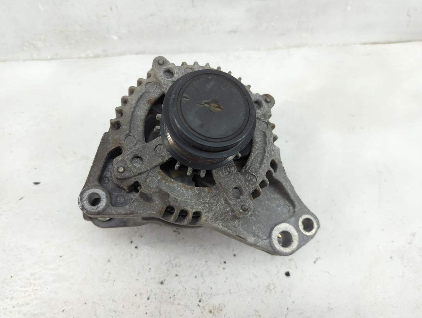 2017-2020 Cadillac Xt5 Alternator Replacement Generator Charging Assembly Engine OEM P/N:13520809 Fits OEM Used Auto Parts -