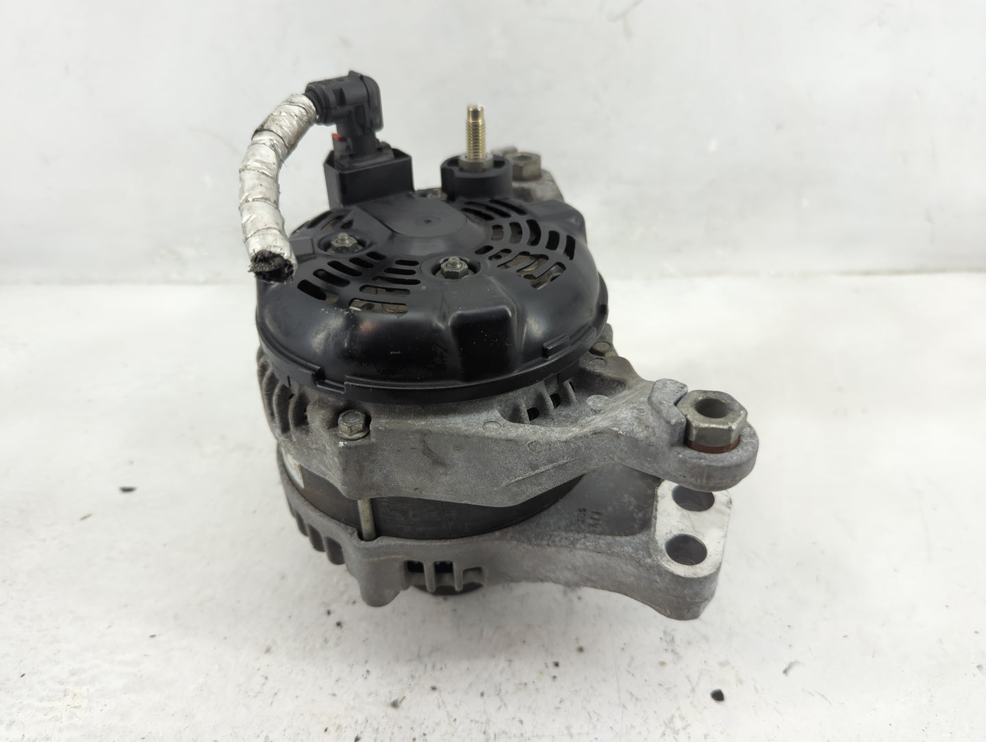 2017-2020 Cadillac Xt5 Alternator Replacement Generator Charging Assembly Engine OEM P/N:13520809 Fits OEM Used Auto Parts -