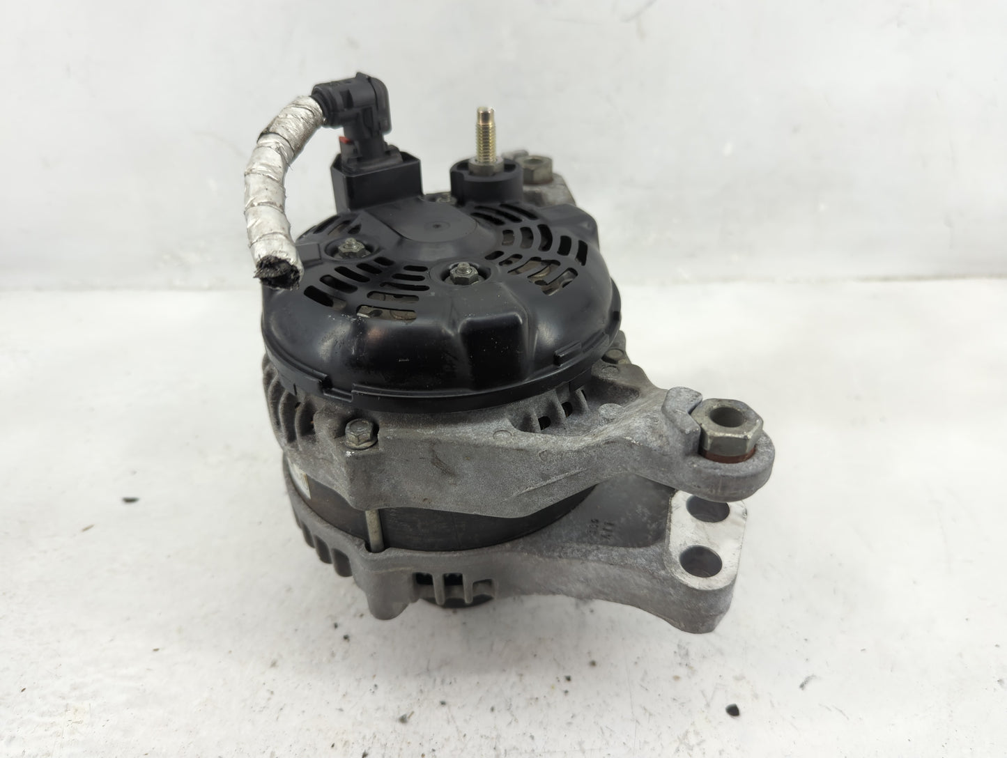 2017-2020 Cadillac Xt5 Alternator Replacement Generator Charging Assembly Engine OEM P/N:13520809 Fits OEM Used Auto Parts -
