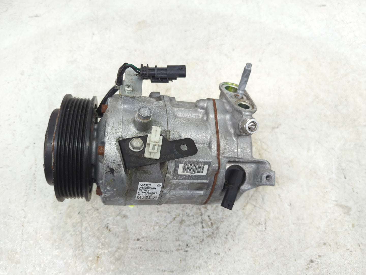 2017-2020 Cadillac Xt5 Air Conditioning A/c Ac Compressor Oem - Oemusedautoparts1.com