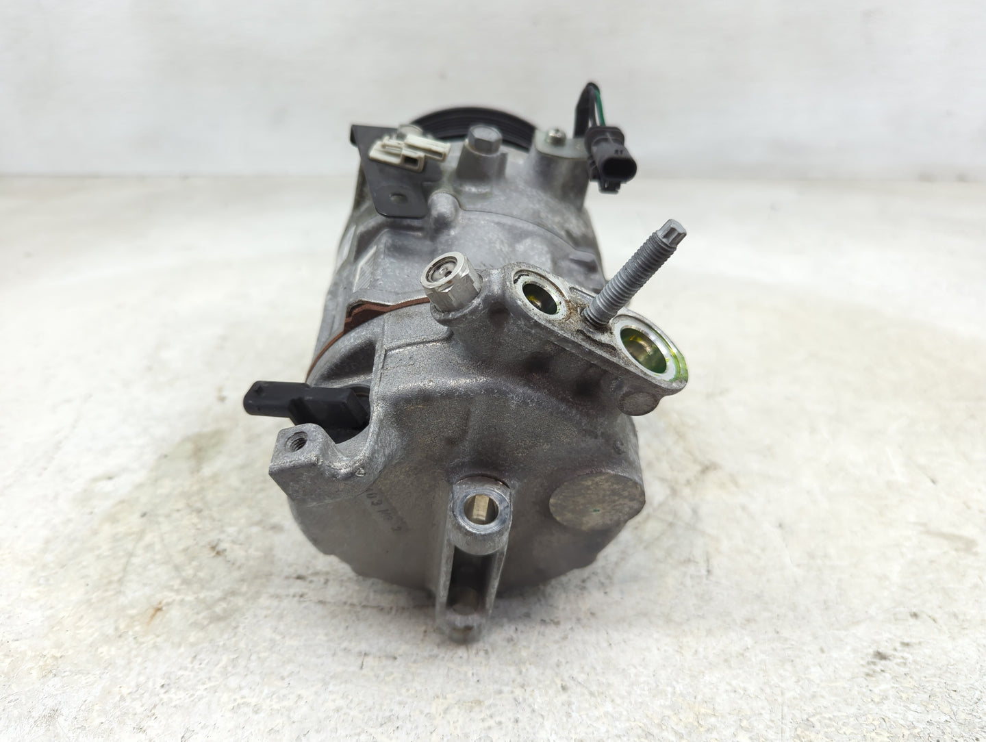 2017-2020 Cadillac Xt5 Air Conditioning A/c Ac Compressor Oem - Oemusedautoparts1.com