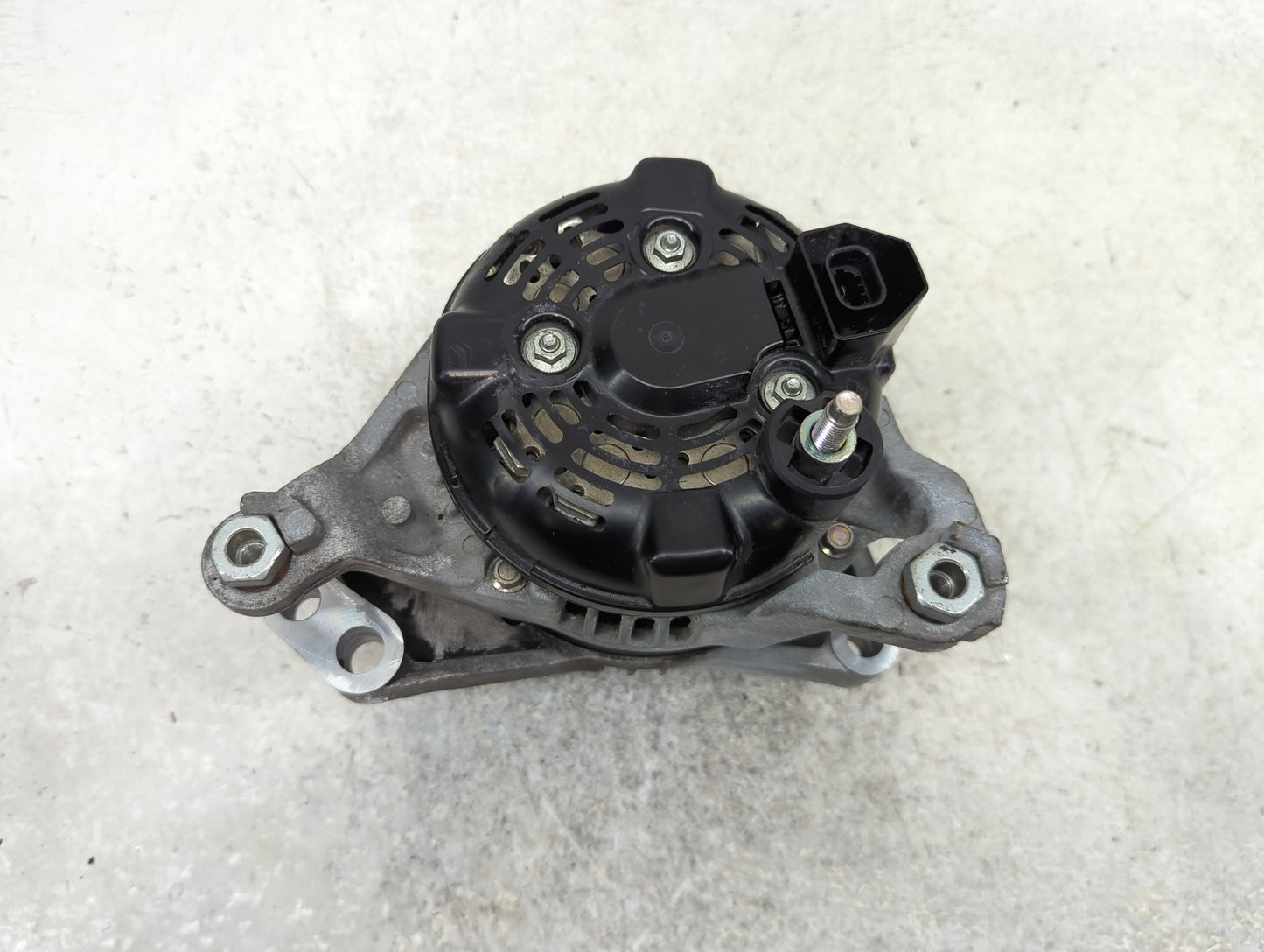 2017-2020 Cadillac Xt5 Alternator Replacement Generator Charging Assembly Engine OEM P/N:13520809 Fits OEM Used Auto Parts -