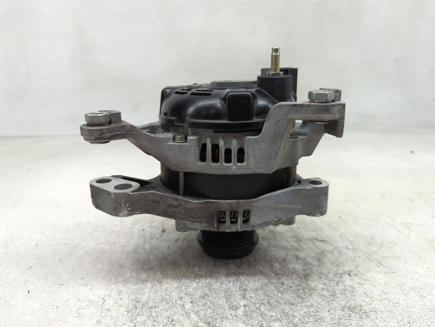 2017-2020 Cadillac Xt5 Alternator Replacement Generator Charging Assembly Engine OEM P/N:13520809 Fits OEM Used Auto Parts -