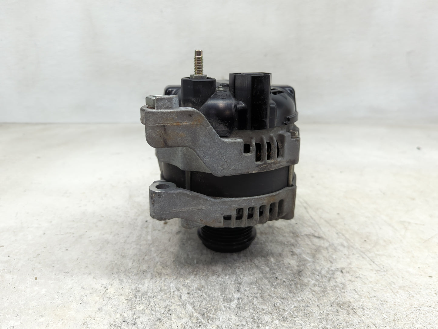 2017-2020 Cadillac Xt5 Alternator Replacement Generator Charging Assembly Engine OEM P/N:13520809 Fits OEM Used Auto Parts -