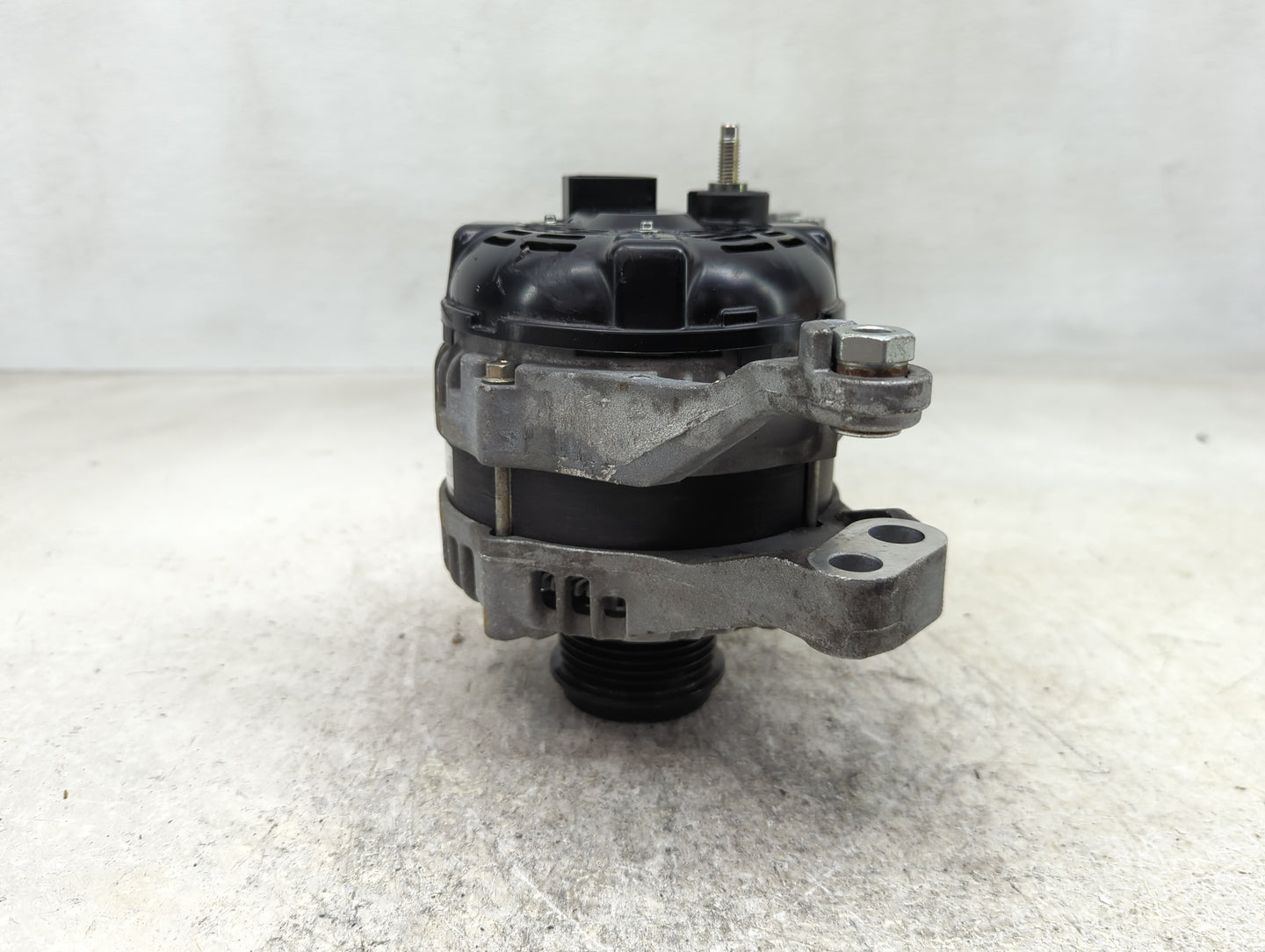 2017-2020 Cadillac Xt5 Alternator Replacement Generator Charging Assembly Engine OEM P/N:13520809 Fits OEM Used Auto Parts -