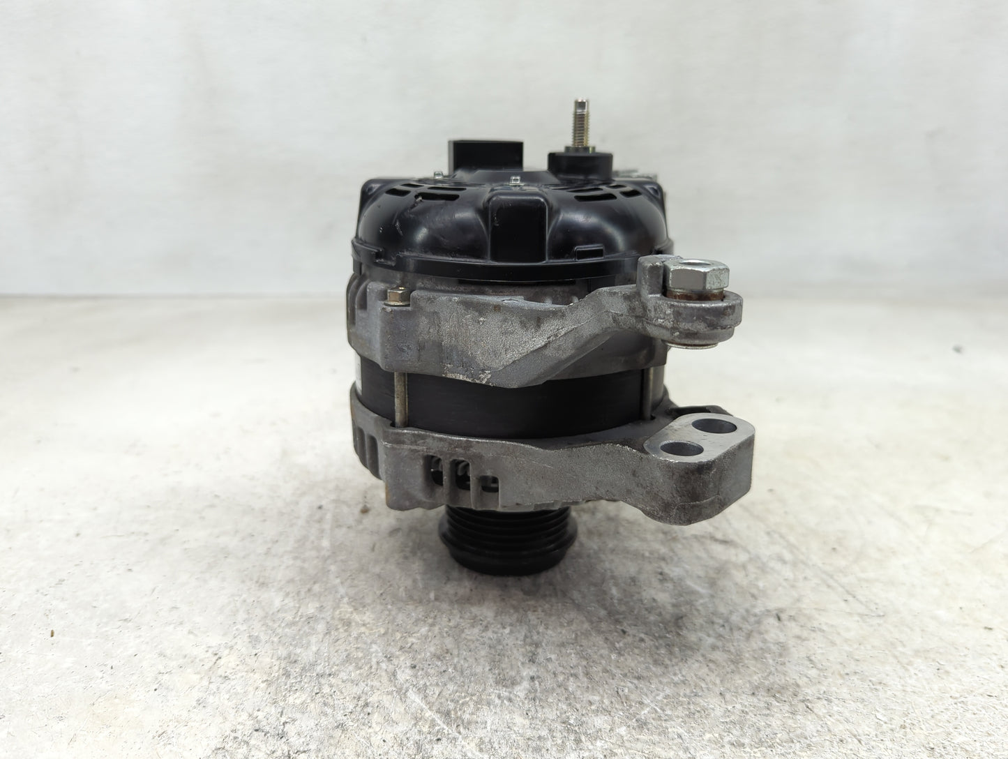 2017-2020 Cadillac Xt5 Alternator Replacement Generator Charging Assembly Engine OEM P/N:13520809 Fits OEM Used Auto Parts -