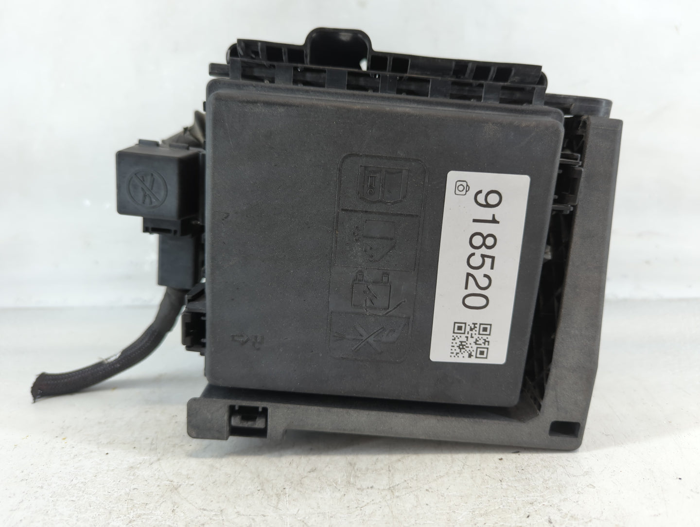 2017-2019 Cadillac Xt5 Fusebox Fuse Box Panel Relay Module P/N:7154-0936-30 Fits Fits 2017 2018 2019 OEM Used Auto Parts - O