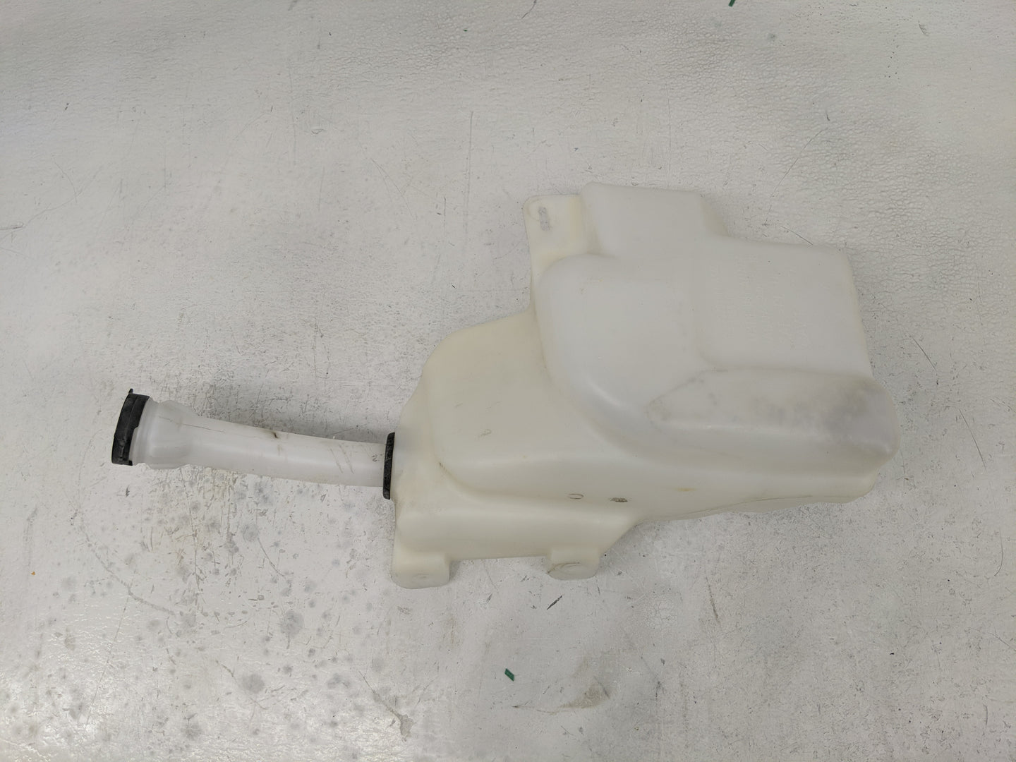 2013-2019 Cadillac Xts Windshield Washer Fluid Reservoir Bottle Oem - Oemusedautoparts1.com