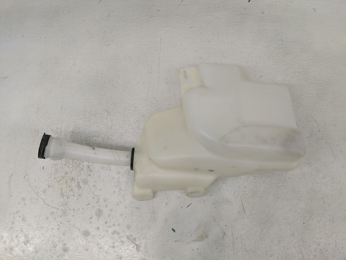 2013-2019 Cadillac Xts Windshield Washer Fluid Reservoir Bottle Oem - Oemusedautoparts1.com