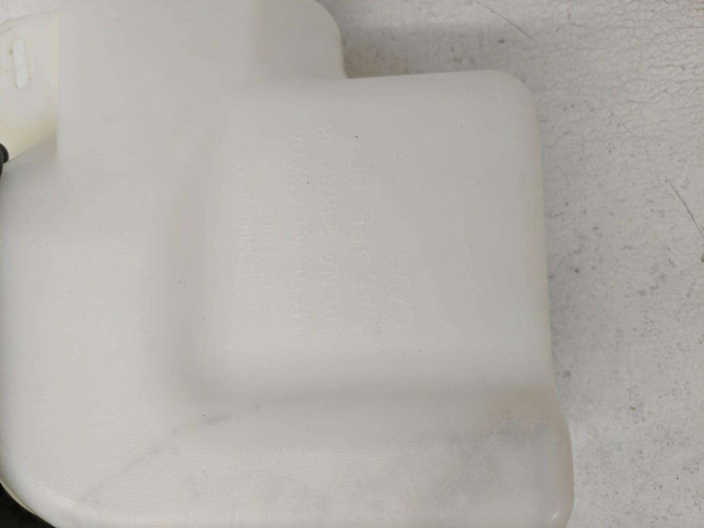 2013-2019 Cadillac Xts Windshield Washer Fluid Reservoir Bottle Oem - Oemusedautoparts1.com
