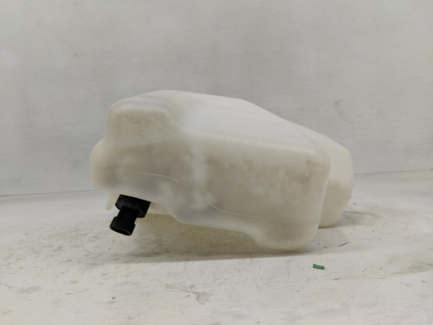 2013-2019 Cadillac Xts Windshield Washer Fluid Reservoir Bottle Oem - Oemusedautoparts1.com