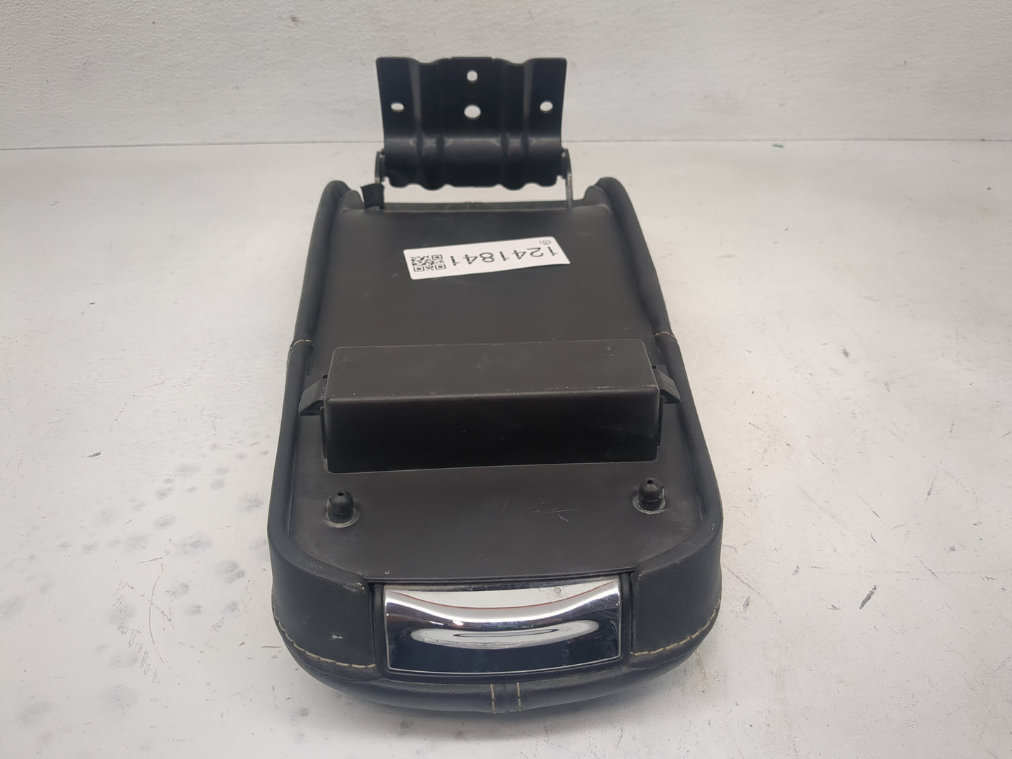 2019 Cadillac Xts Center Console Armrest Cover Lid Fits OEM Used Auto Parts - Oemusedautoparts1.com