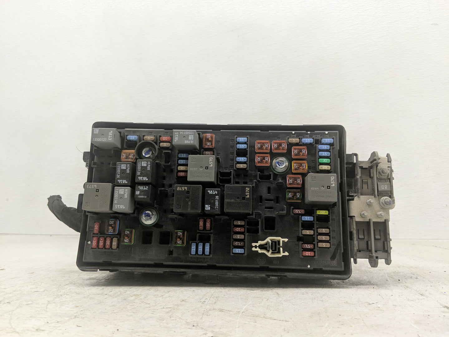 2019 Cadillac Xts Fusebox Fuse Box Panel Relay Module Fits OEM Used Auto Parts - Oemusedautoparts1.com