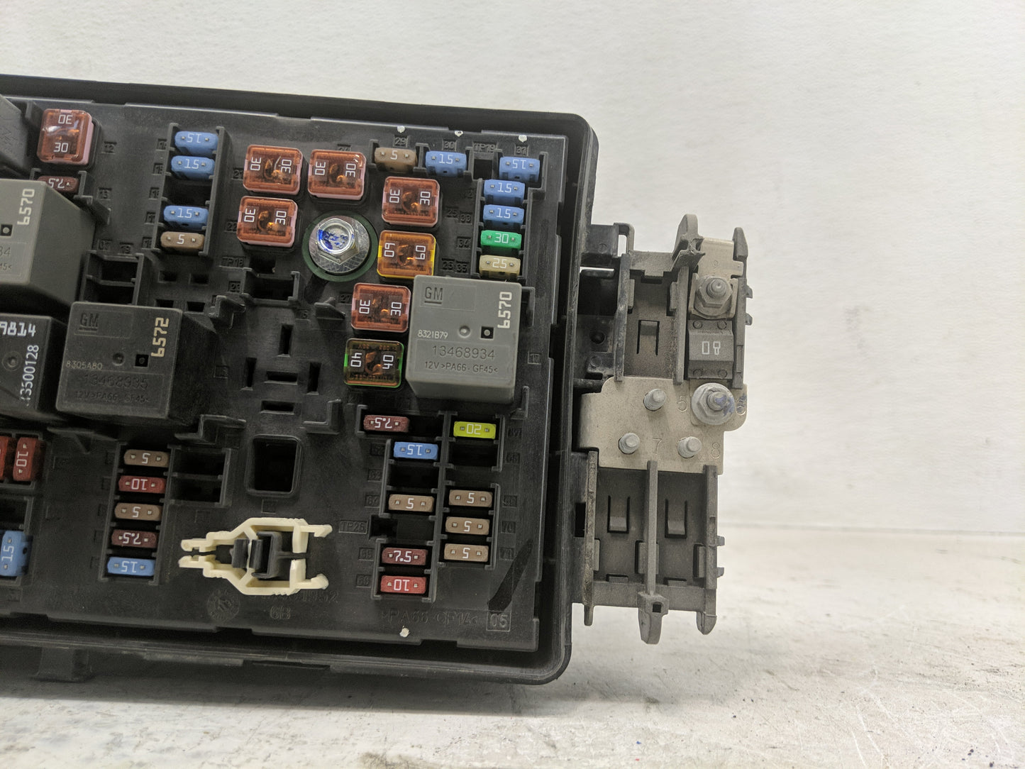 2019 Cadillac Xts Fusebox Fuse Box Panel Relay Module Fits OEM Used Auto Parts - Oemusedautoparts1.com