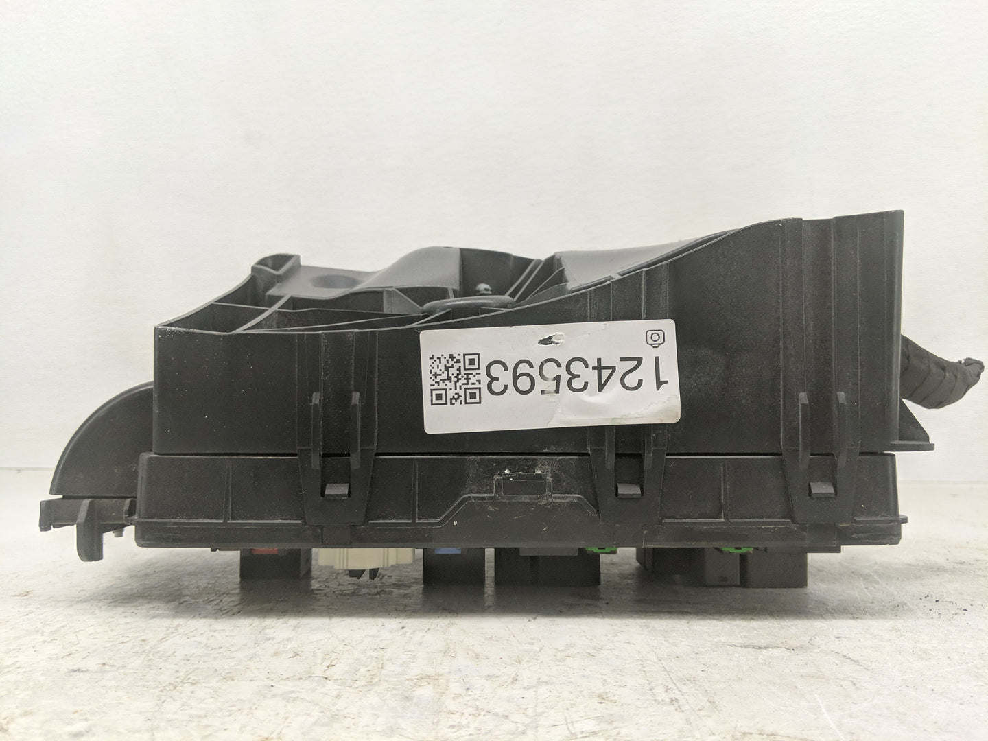 2019 Cadillac Xts Fusebox Fuse Box Panel Relay Module Fits OEM Used Auto Parts - Oemusedautoparts1.com