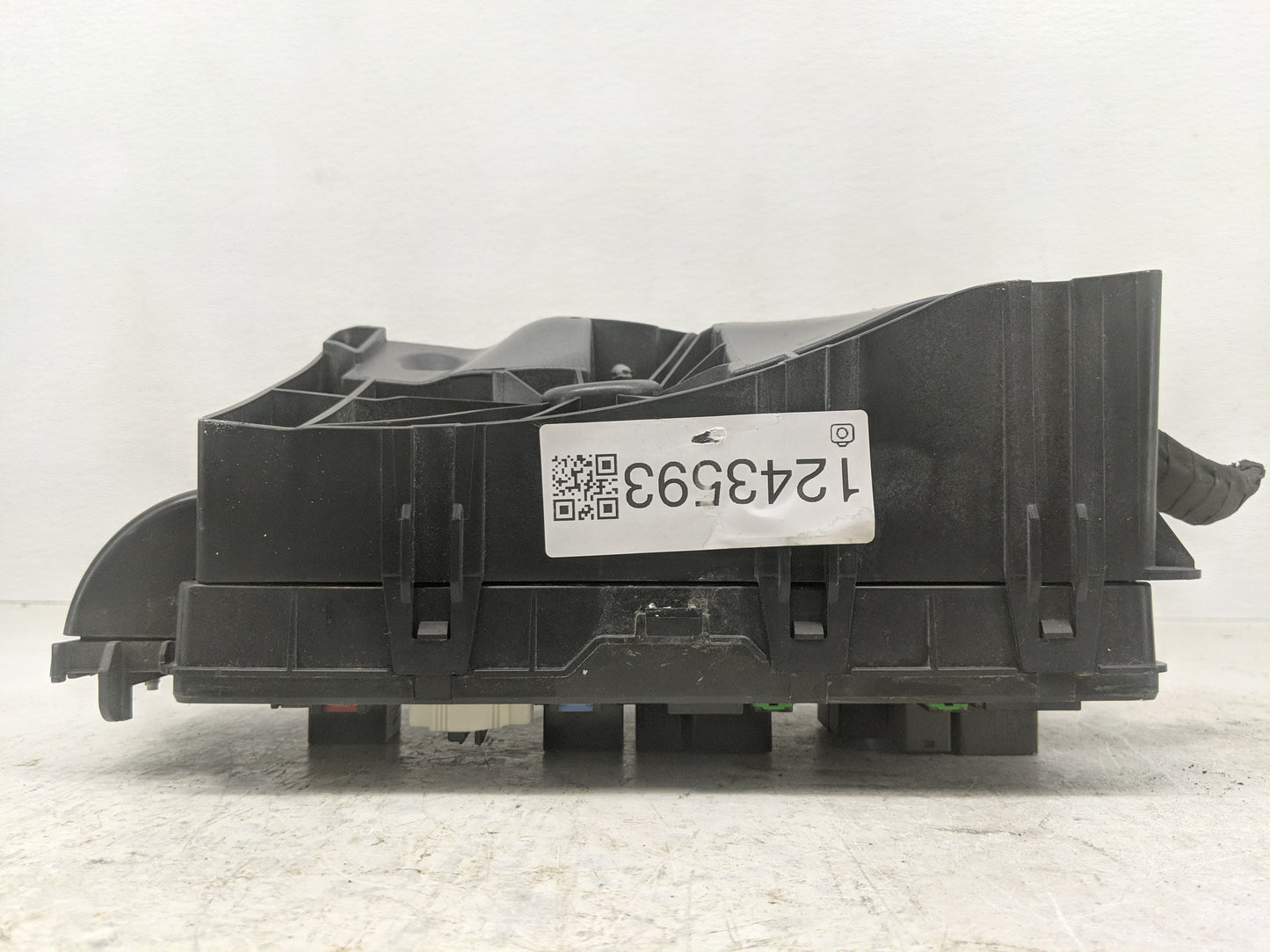 2019 Cadillac Xts Fusebox Fuse Box Panel Relay Module Fits OEM Used Auto Parts - Oemusedautoparts1.com