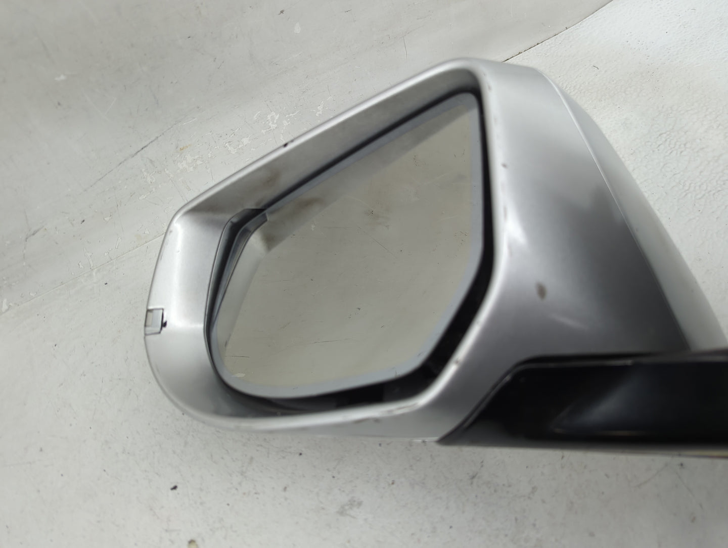 2016-2019 Cadillac Xts Driver Side View Mirror - Left Door Mirror OEM Used - Oemusedautoparts1.com