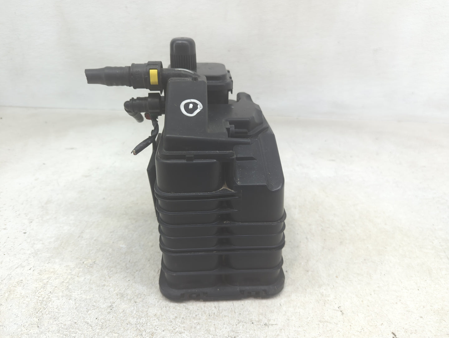2019 Cadillac Xts Fuel Vapor Charcoal Canister - Oemusedautoparts1.com