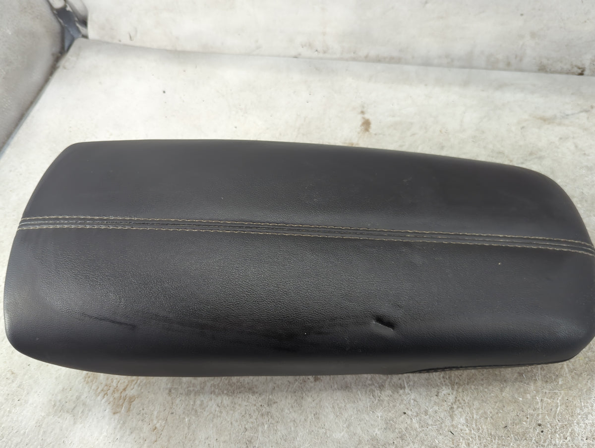 2019 Cadillac Xts Center Console Armrest Cover Lid P/N:820B2R0 Fits OEM Used Auto Parts - Oemusedautoparts1.com