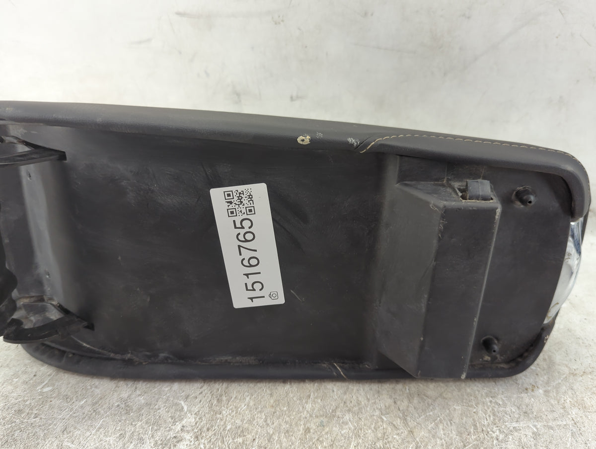 2019 Cadillac Xts Center Console Armrest Cover Lid P/N:820B2R0 Fits OEM Used Auto Parts - Oemusedautoparts1.com