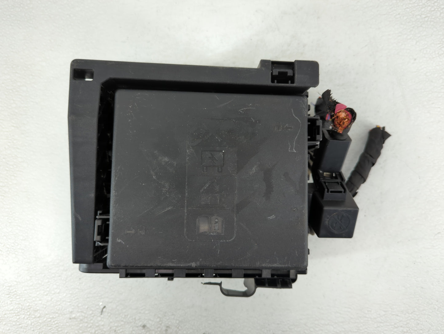 2019 Cadillac Xts Fusebox Fuse Box Panel Relay Module P/N:7171-4521-30 Fits Fits 2017 2018 OEM Used Auto Parts - Oemusedauto