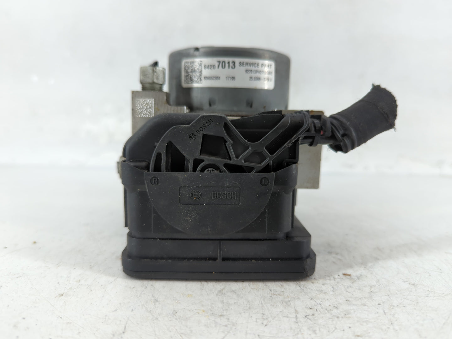 2018-2019 Cadillac Xts ABS Pump Control Module Replacement P/N:84207013 Fits Fits 2018 2019 OEM Used Auto Parts - Oemusedaut