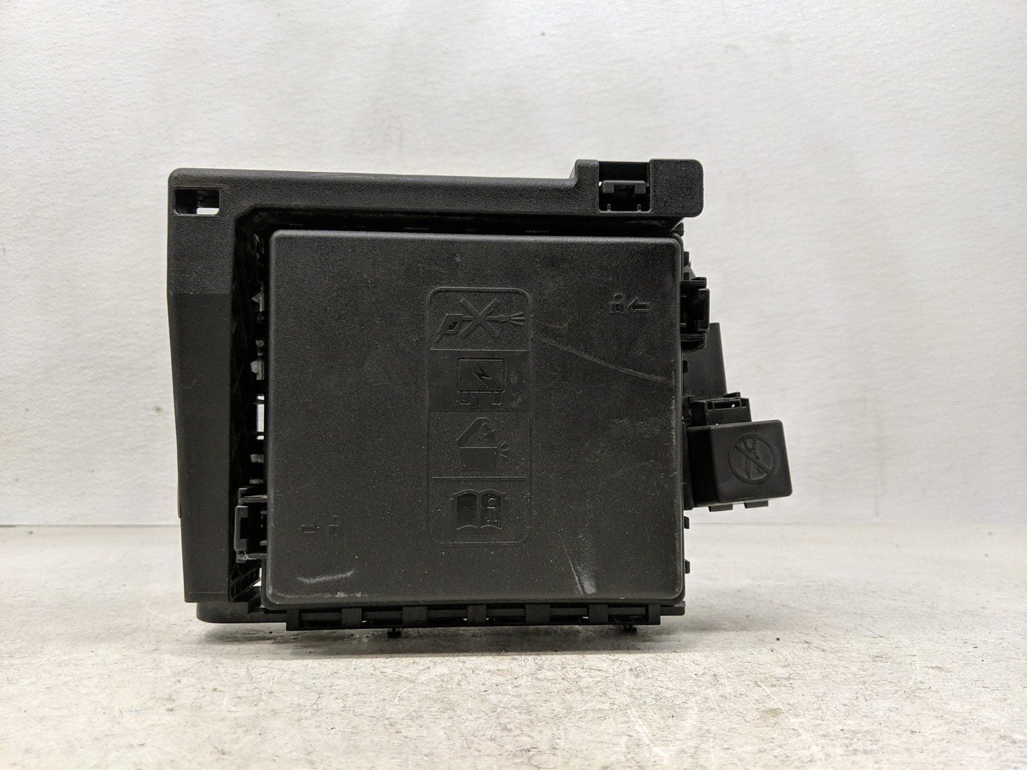 2019 Chevrolet Blazer Fusebox Fuse Box Panel Relay Module P/N:812914718 84303340 Fits OEM Used Auto Parts - Oemusedautoparts