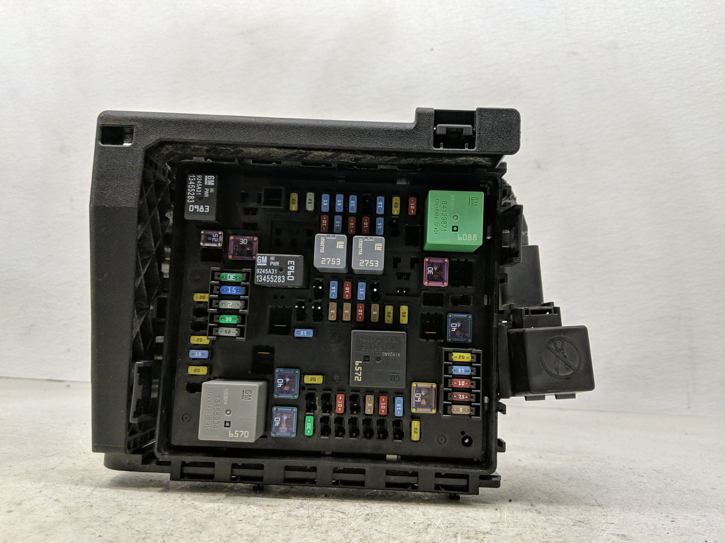 2019 Chevrolet Blazer Fusebox Fuse Box Panel Relay Module P/N:812914718 84303340 Fits OEM Used Auto Parts - Oemusedautoparts