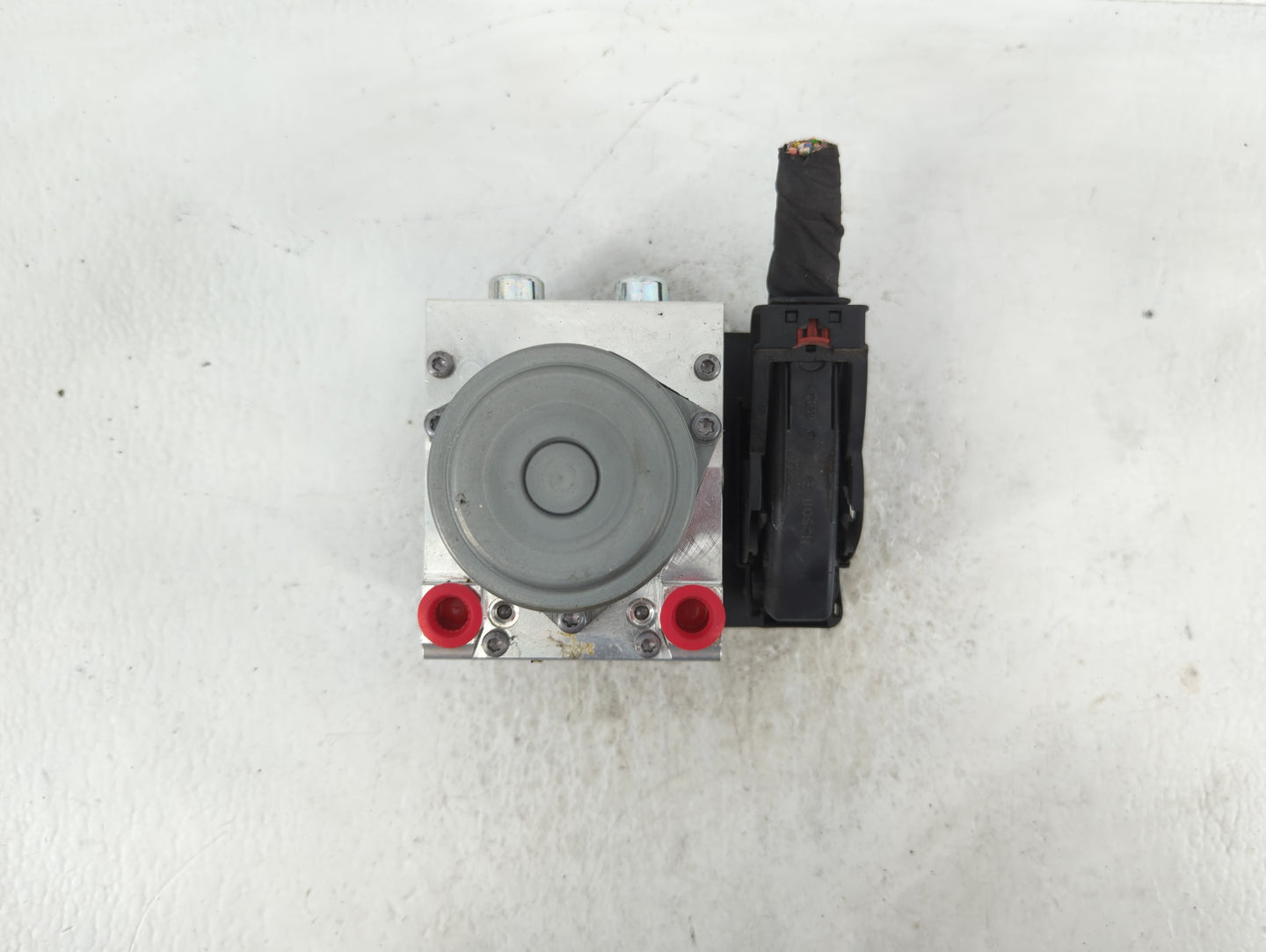 2019-2022 Chevrolet Blazer ABS Pump Control Module Replacement P/N:84502696 Fits Fits 2019 2020 2021 2022 OEM Used Auto Part