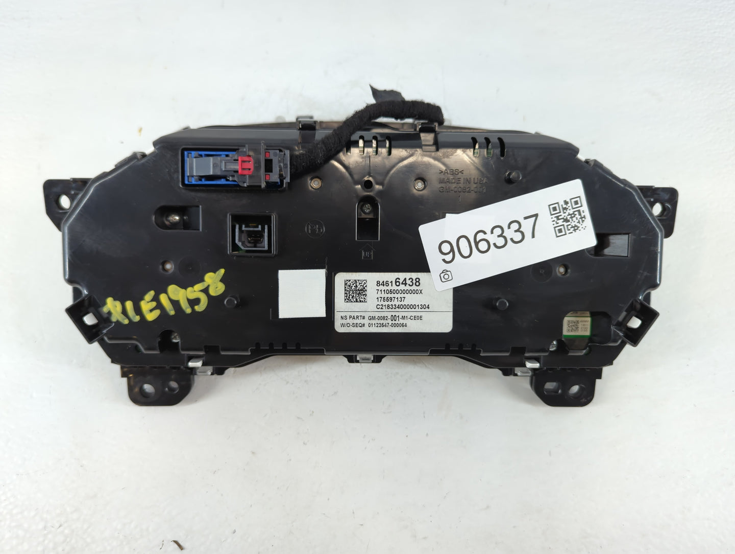 2019-2020 Chevrolet Blazer Instrument Cluster Speedometer Gauges P/N:84616438 Fits Fits 2019 2020 OEM Used Auto Parts - Oemu
