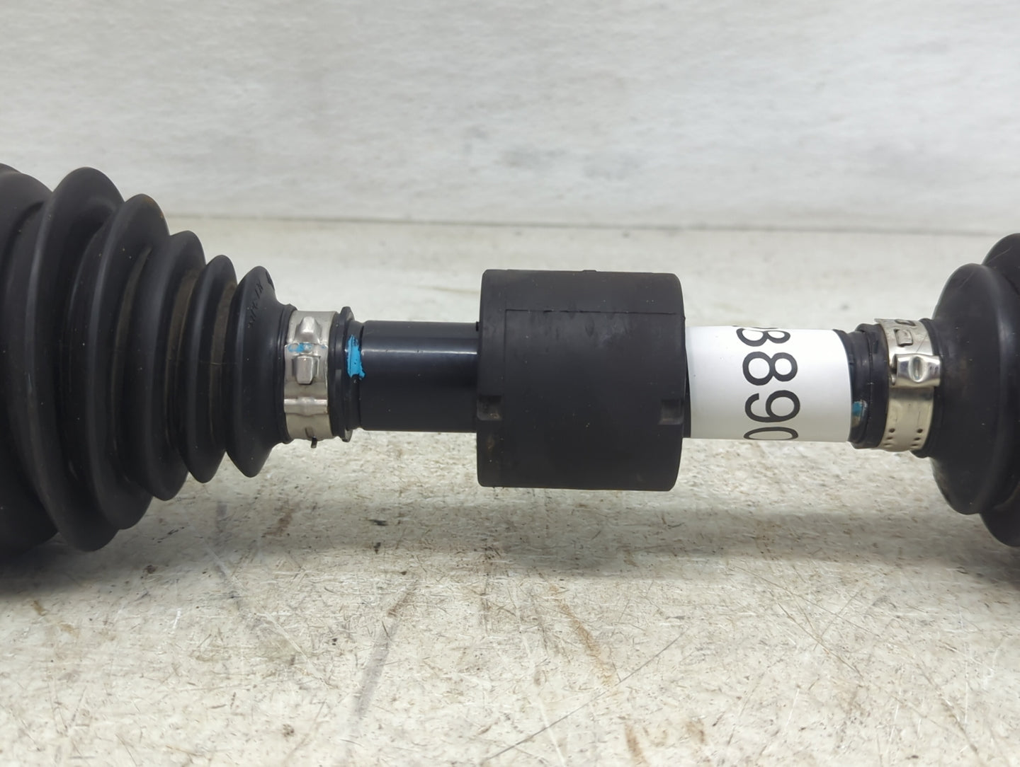 2019 Chevrolet Bolt Ev Axle Shaft Front Driver Cv C/v - Oemusedautoparts1.com