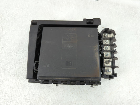 2019-2020 Chevrolet Camaro Fusebox Fuse Box Panel Relay Module P/N:812914718 19085 0524, 84572690 Fits Fits 2019 2020 OEM Us